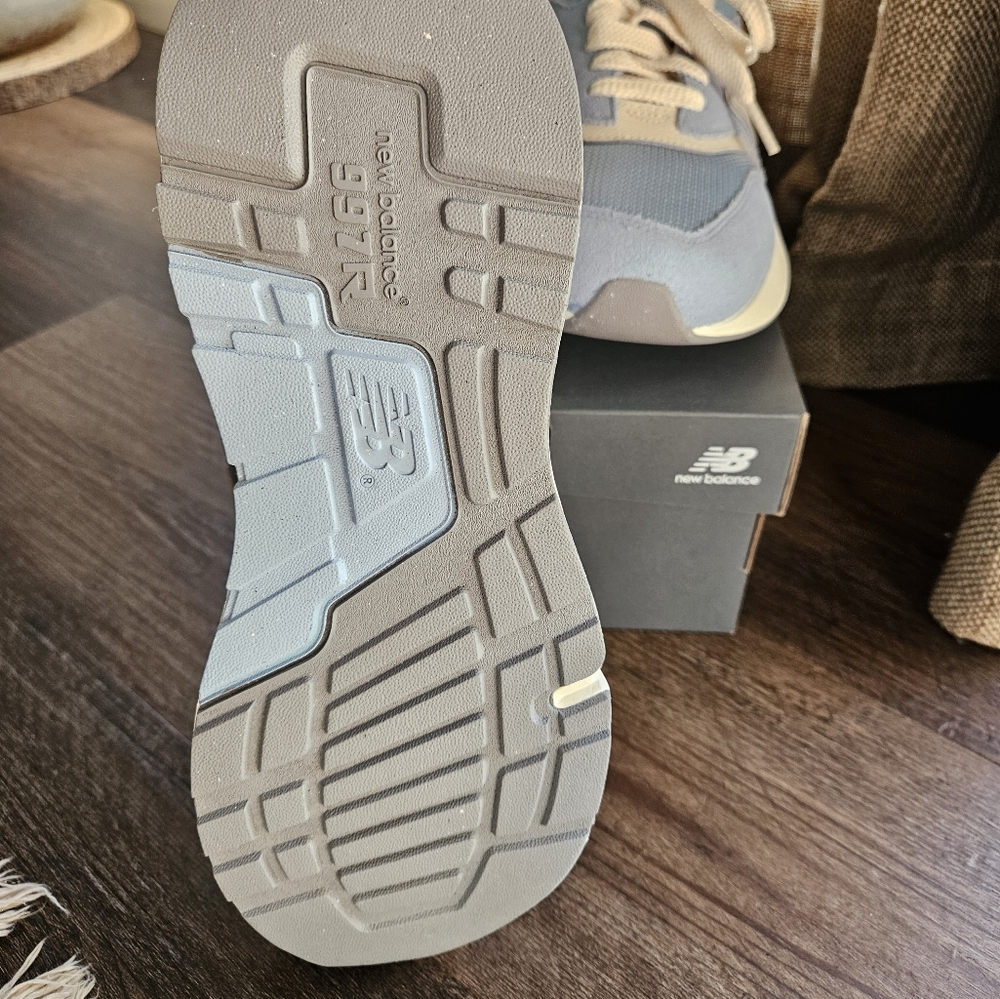 New Balance - Picture 4 of 6